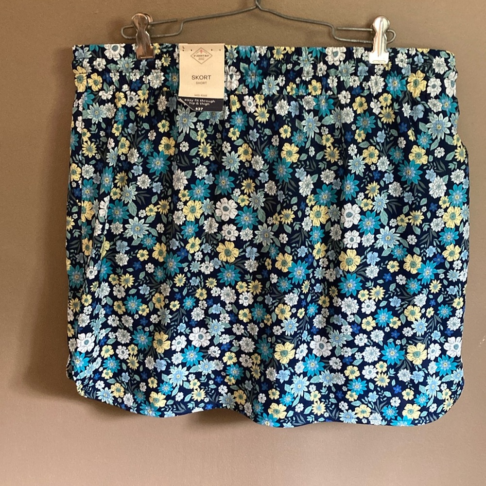 NWT St John’s Bay floral skort L